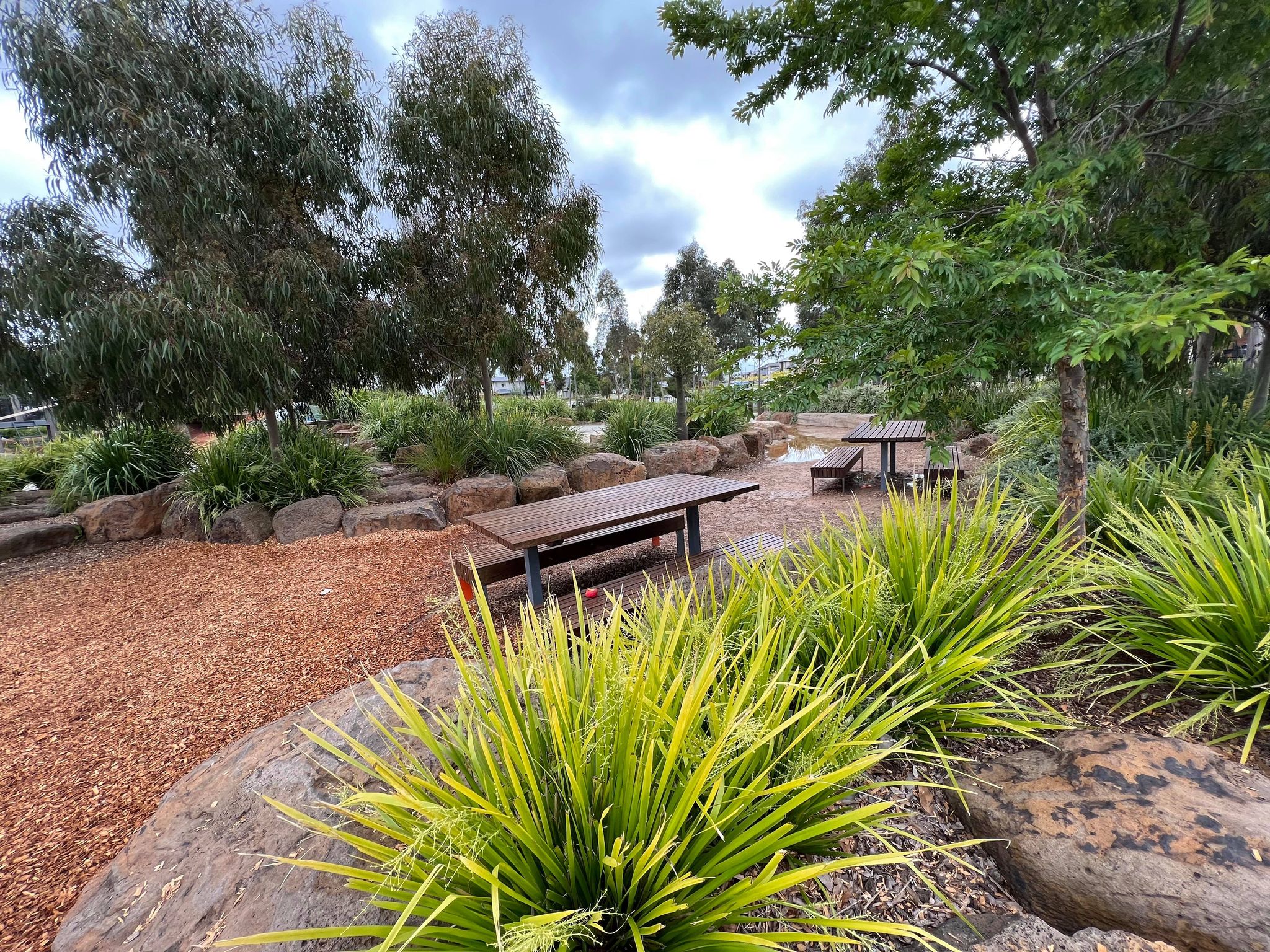 frontier park aintree rockbank water play areaD.jpg picnic tables