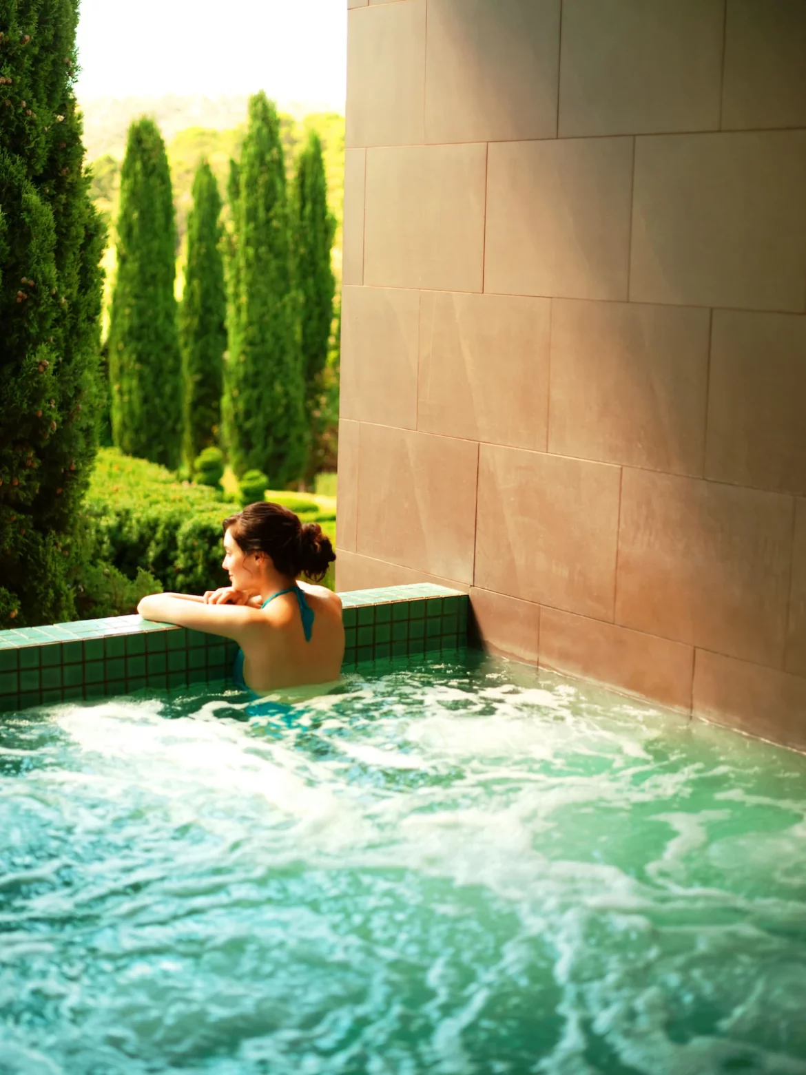 daylesford accommodation with a pool